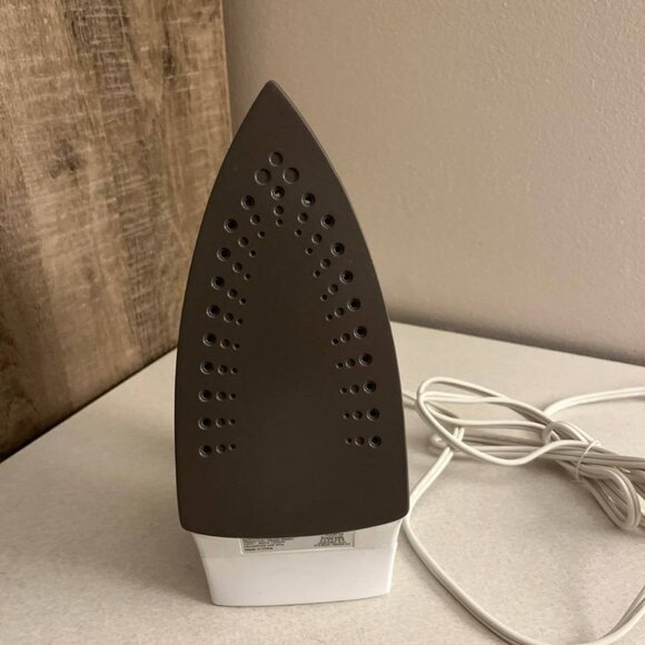 Black Decker Iron - Picture 3 of 4